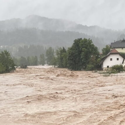 poplave ScaleMaxWidthWzEMDAsImZlZjBjZjNkODMiXQ