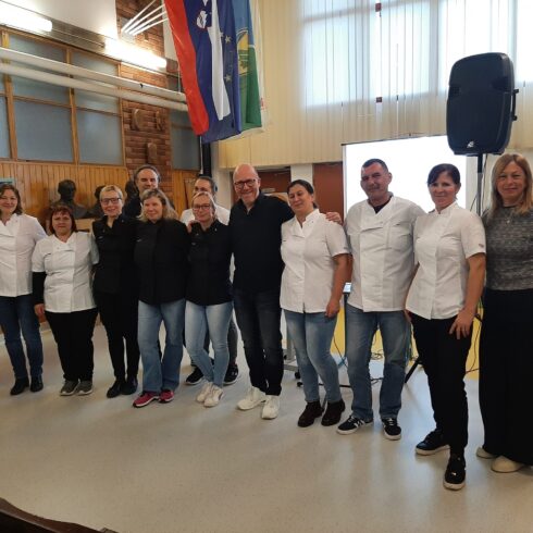 Štefelin in kuh osebje